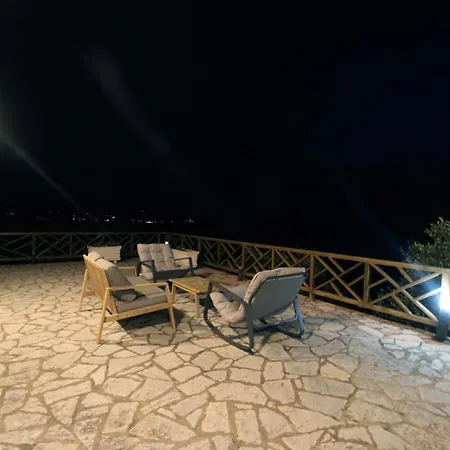 מלון דירות Luxury Pigeons Cave 4*