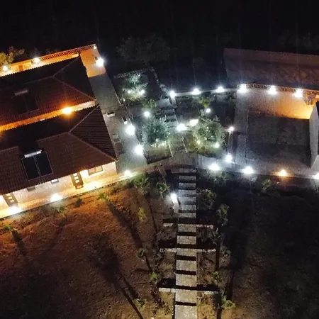 מלון דירות Luxury Pigeons Cave 4*