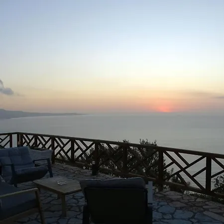 Luxury Pigeons Cave 4* كساميل